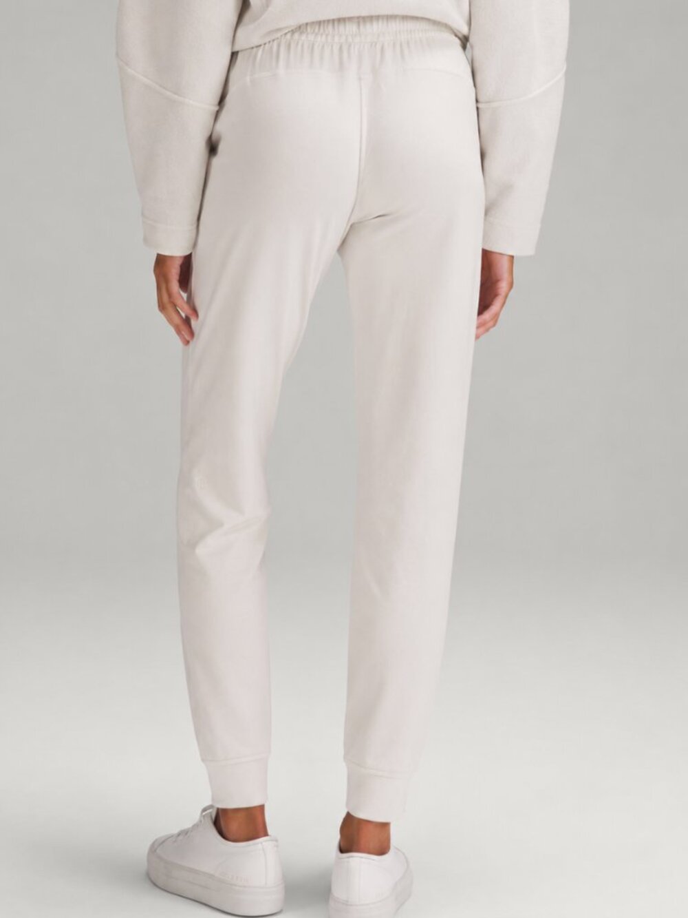 lululemon Soft Jersey Classic-Fit Mid-Rise Jogger Bone Size 6 Like New - Picture 2 of 2